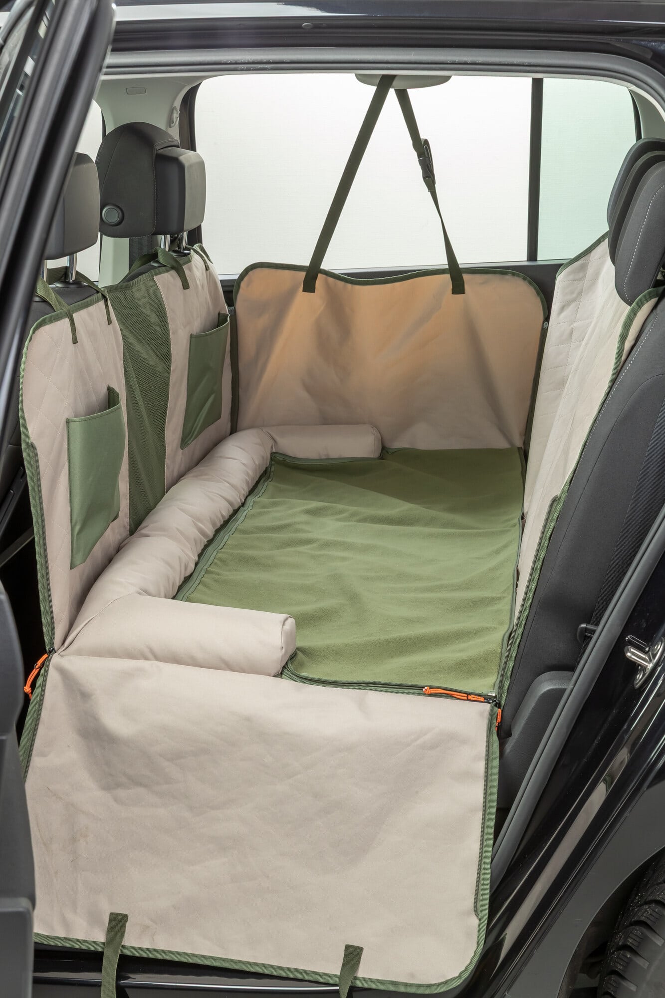 Housse de protection pour banquette arrière de voiture pour chien de la marque Trixie